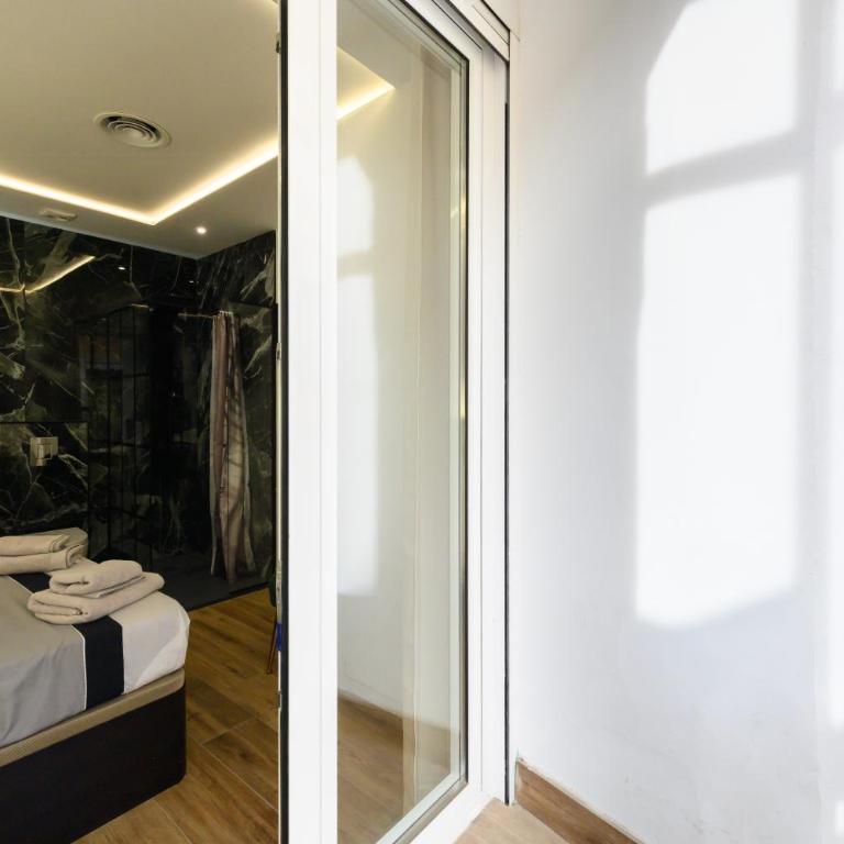 Amplio piso exterior de 2 dormitorios en Centro de Madrid Temporal SCSD14 - Two-Bedroom Apartment - 37