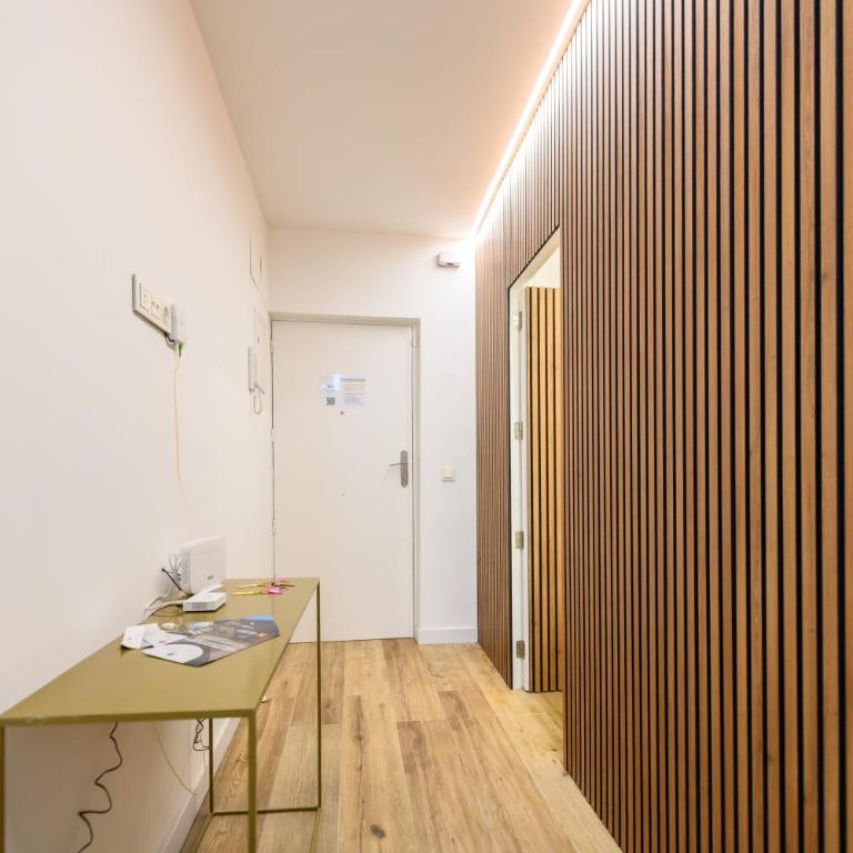 Amplio piso exterior de 2 dormitorios en Centro de Madrid Temporal SCSD14 - Two-Bedroom Apartment - 39