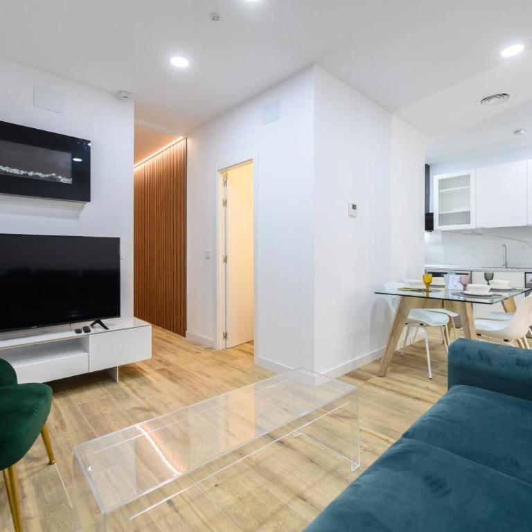 Amplio piso exterior de 2 dormitorios en Centro de Madrid Temporal SCSD14 - Two-Bedroom Apartment - 43