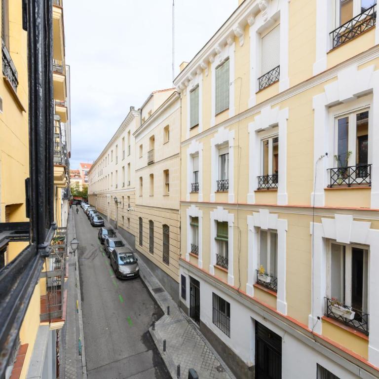 Amplio piso exterior de 2 dormitorios en Centro de Madrid Temporal SCSD14 - Two-Bedroom Apartment - 46