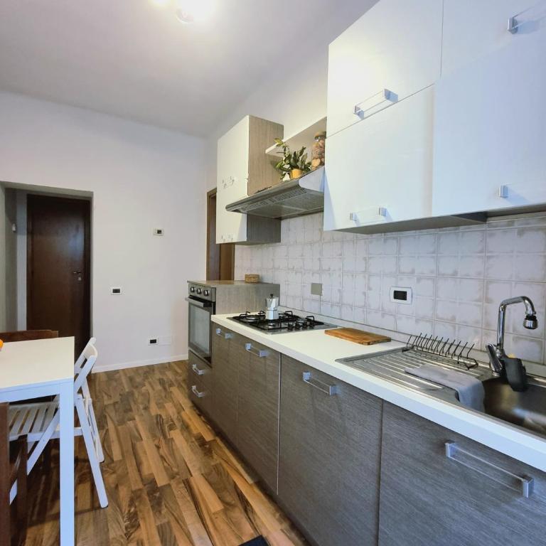 J&R House - Pisa Centro Stazione Aeroporto - Appartamento Standard con 2 Camere da Letto - 5