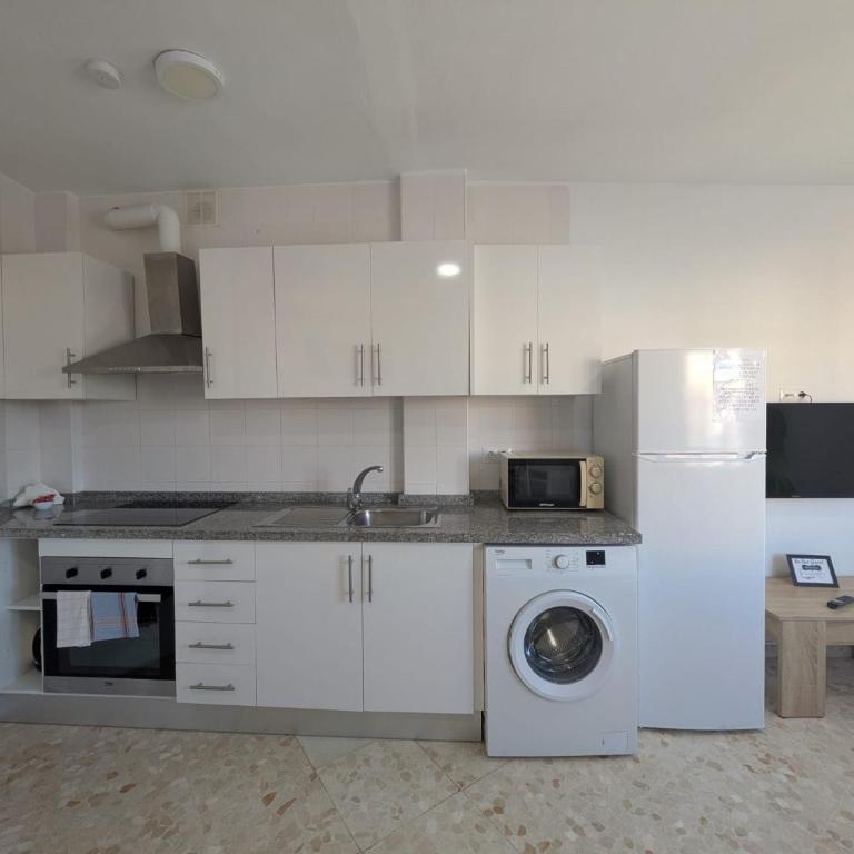 Charming apartment close to the beach and centre of Nerja - One-Bedroom Apartment - 8
