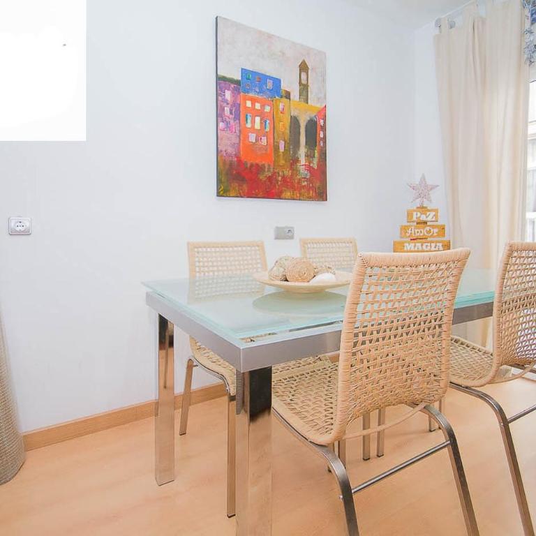 Piso moderno cerca del centro - Two-Bedroom Apartment - 2