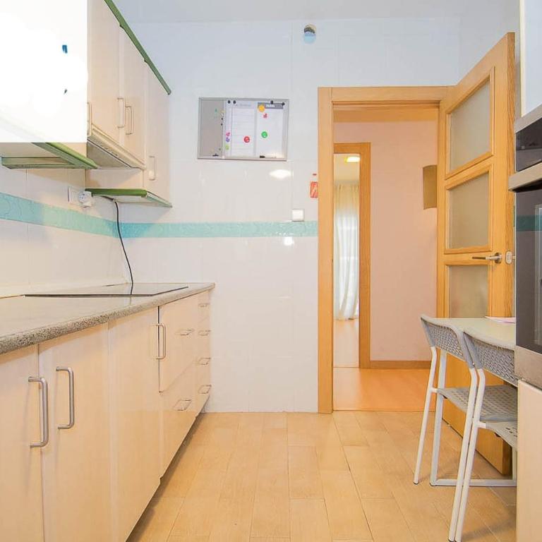 Piso moderno cerca del centro - Two-Bedroom Apartment - 13