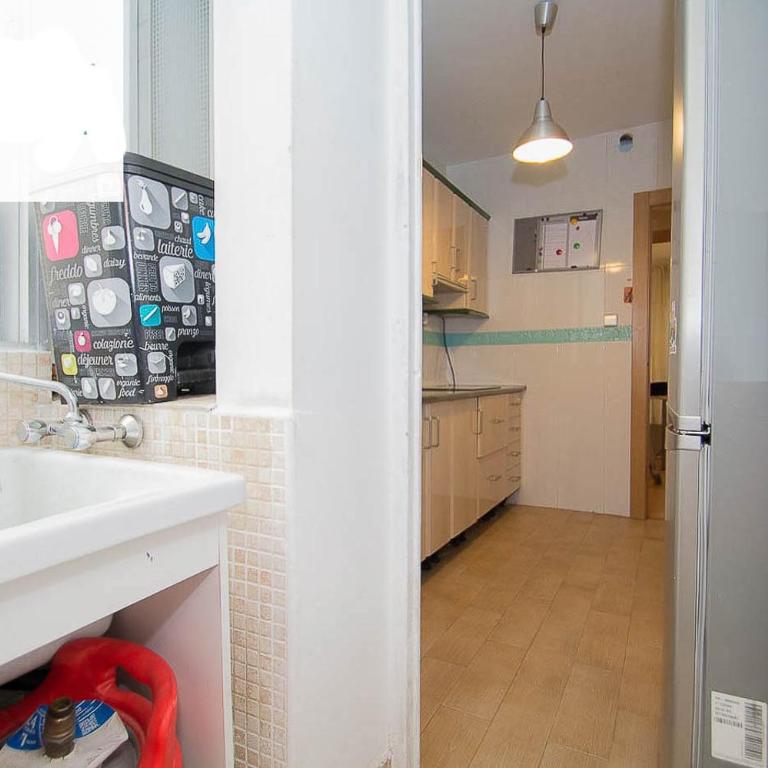 Piso moderno cerca del centro - Two-Bedroom Apartment - 15