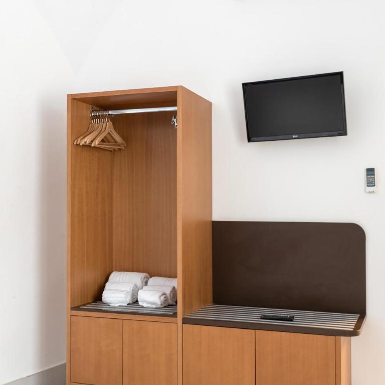 Petrucci Garden B&B - Three-Bedroom Apartment - 26