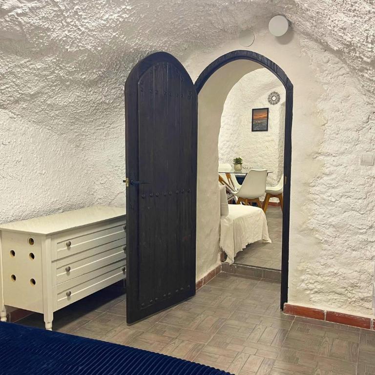 Home4u Casa Cueva Alhambra - Two-Bedroom House - 14