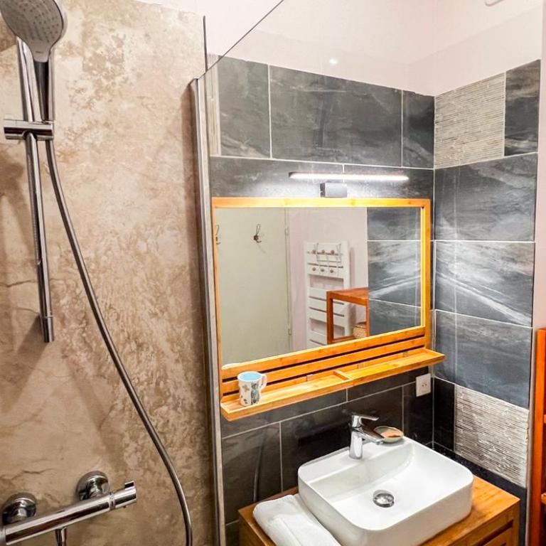 AC - Private parking - Near the ramparts - Appartamento con 2 Camere da Letto - 29
