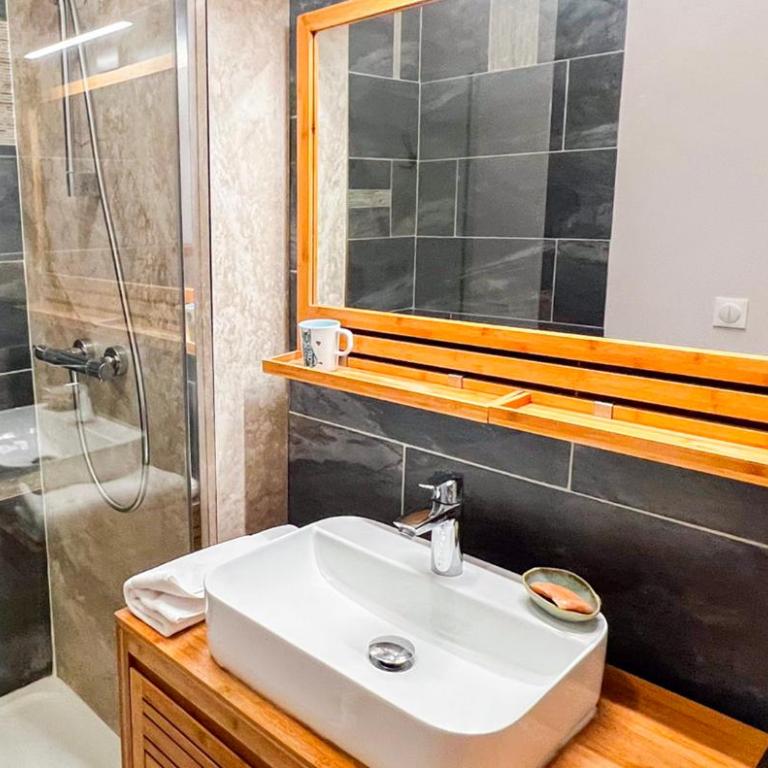 AC - Private parking - Near the ramparts - Appartamento con 2 Camere da Letto - 30
