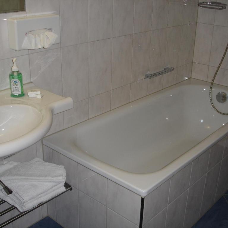 Hotel Garni Hostatt - Vierbettzimmer - 4