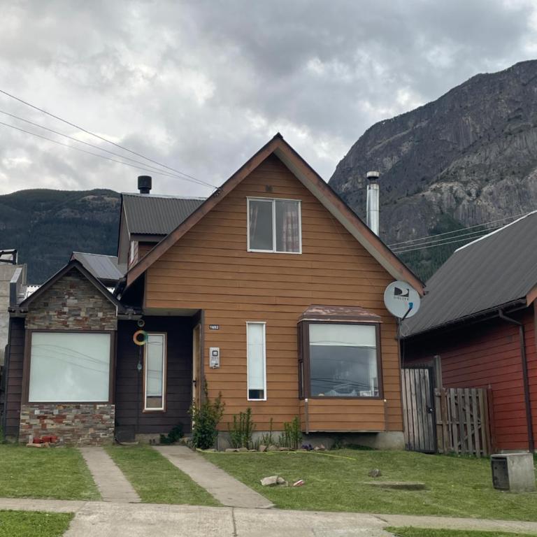 Casa Mirador Coyhaique - Three-Bedroom House - 1