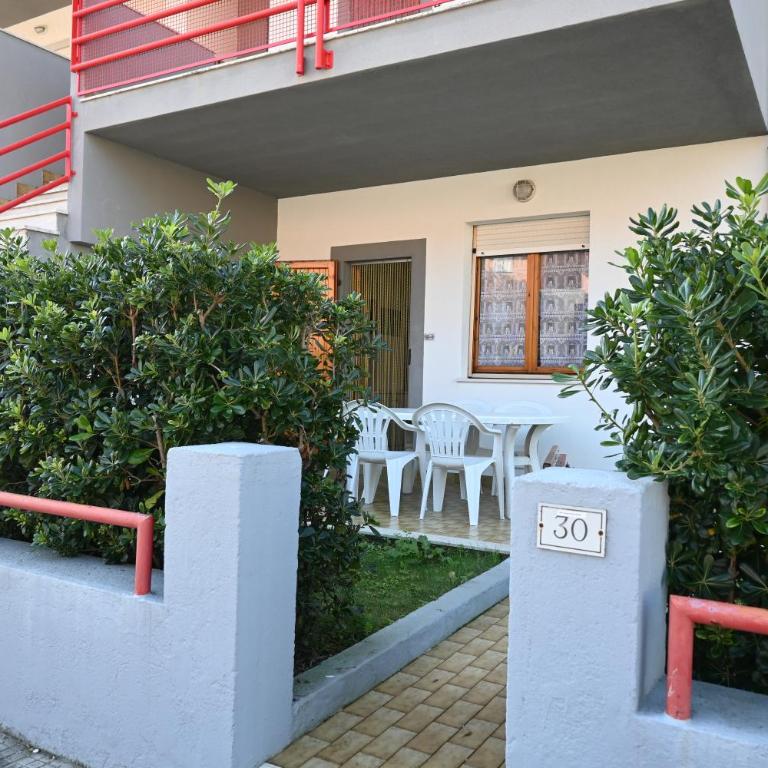 M144 - Marcelli, trilocale con giardino a 100mt dal mare - Appartamento con 2 Camere da Letto - 24