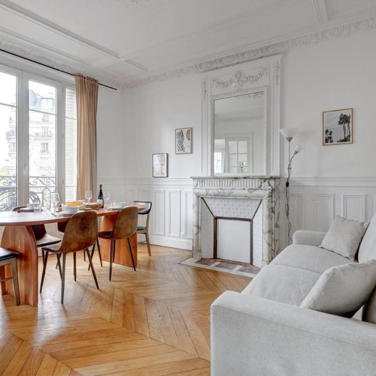 TBS 319 - Superb apartment with Eiffel Tower view - Appartement 2 Chambres - 6