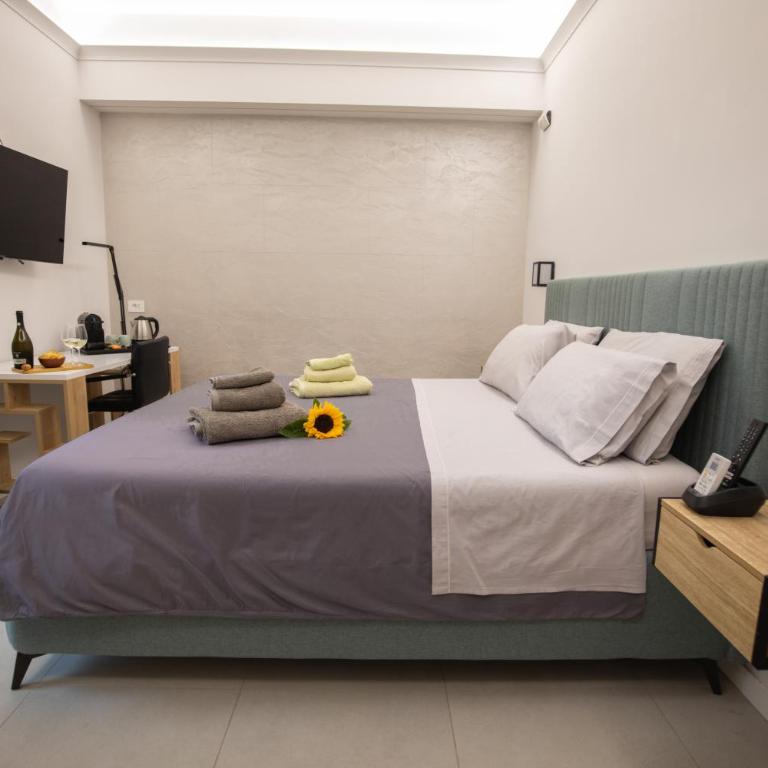 Sora Maria Rooms in Rome - King Room with Balcony - 1