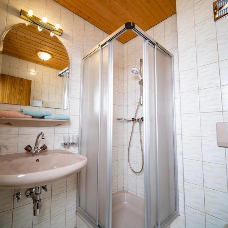 Apartmenthaus Donnerrose - Apartment mit 2 Schlafzimmern und Dusche - 1