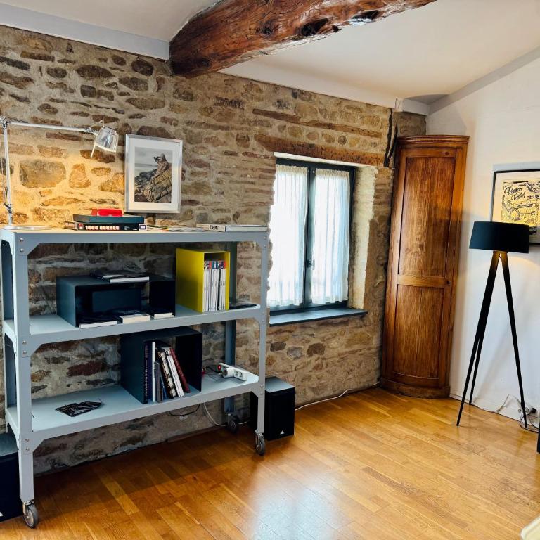 Appartement calme à Valmy, accès vieux Lyon 5mn - One-Bedroom Apartment - 12