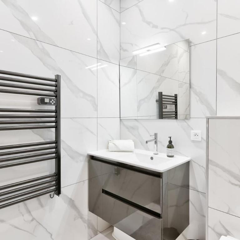 Maison Marly avec piscine privee a Serignan - Apartment - 17