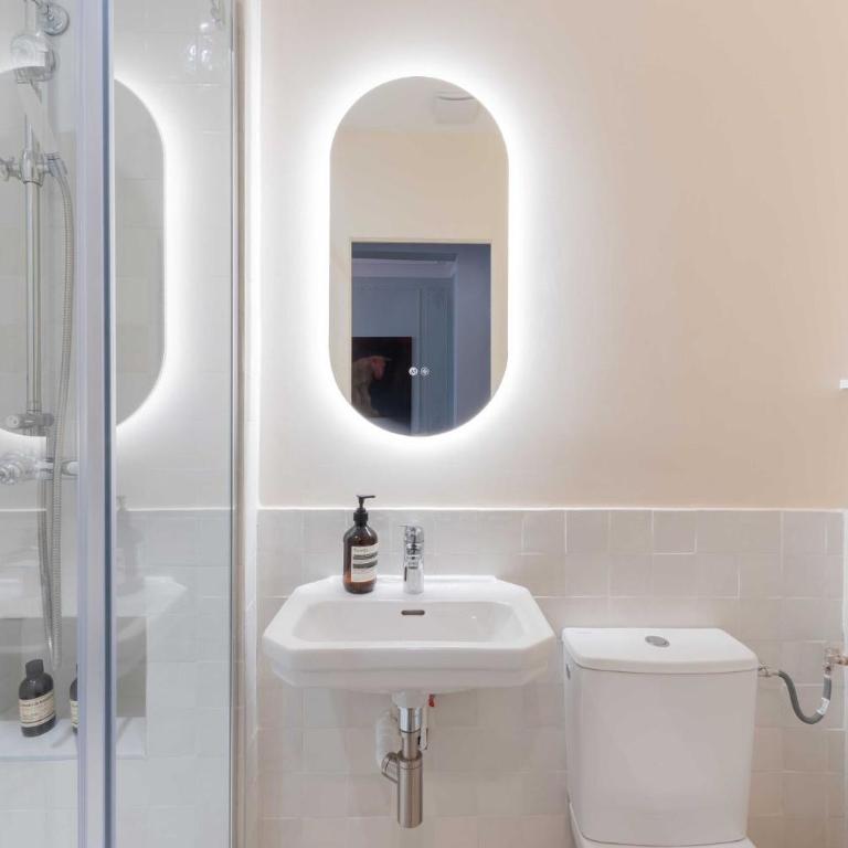Le vrai style Parisien au centre du Marais - Two-Bedroom Apartment - 5