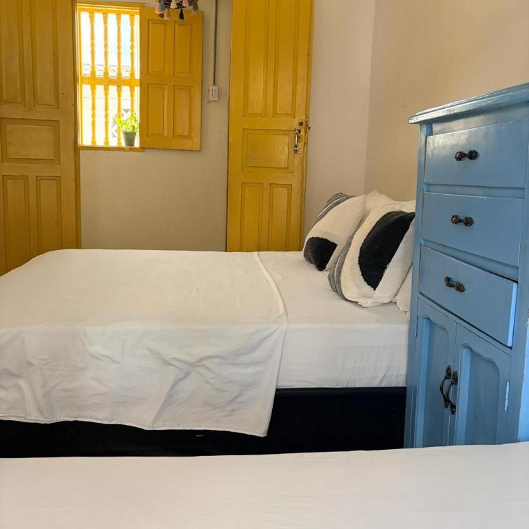 Hostal 1545 - Habitación Cuádruple con balcón - 5