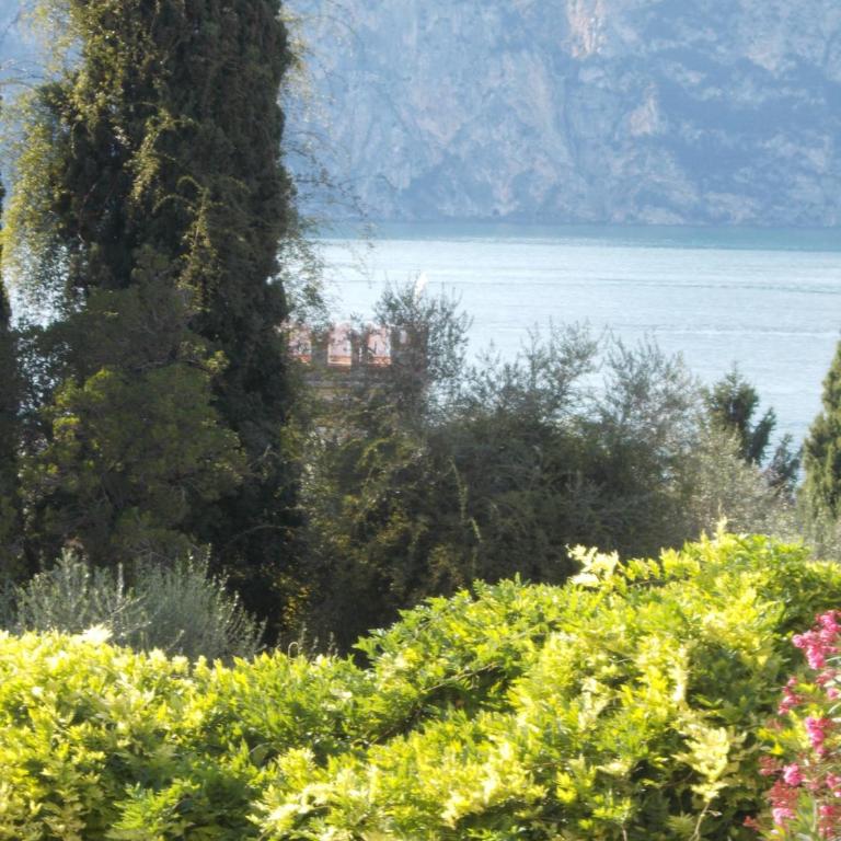 Hotel Laura Christina - Camera Matrimoniale Superior con Balcone e Vista Lago - 6