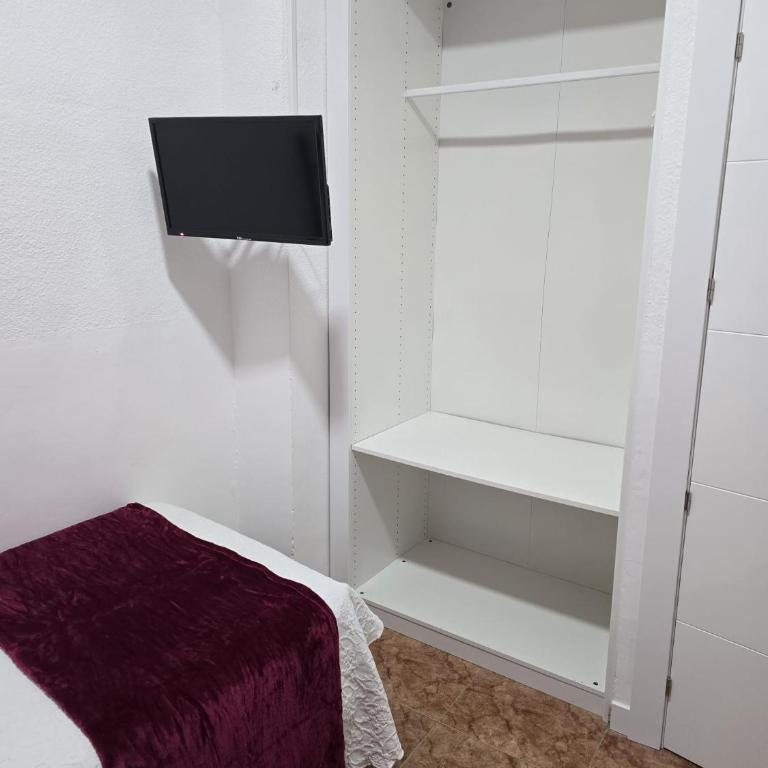 ROOMS Los MONTES - Single Room with Private Bathroom - 7
