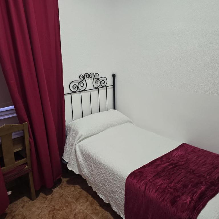 ROOMS Los MONTES - Single Room with Private Bathroom - 8