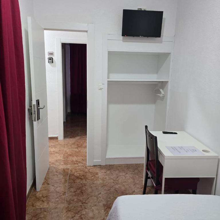 ROOMS Los MONTES - Single Room with Shared Bathroom - 2