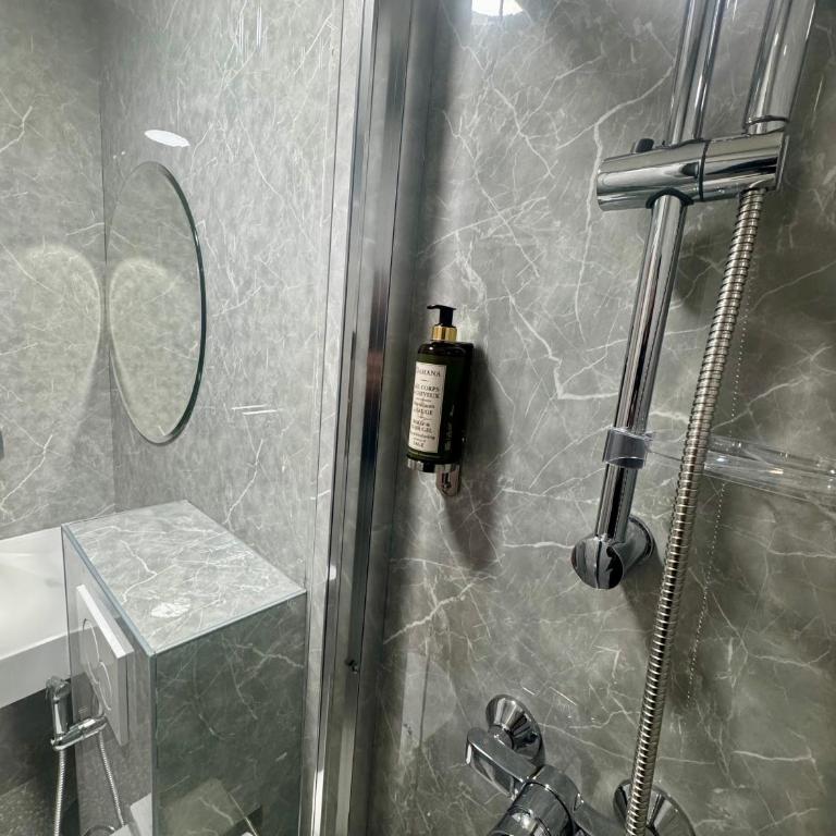Hôtel Montmartre - Nouvellement Rénové - Studio (3 Adultes) - 4