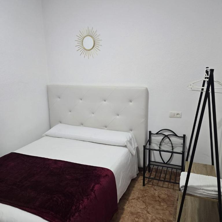ROOMS Los MONTES - Double Room with Shared Bathroom - 1