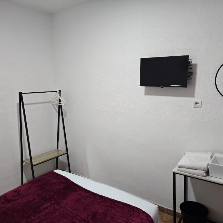 ROOMS Los MONTES - Double Room with Shared Bathroom - 4