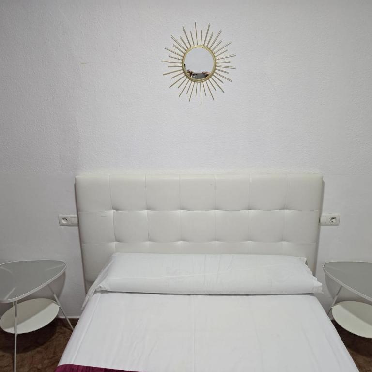 ROOMS Los MONTES - Double Room with Shared Bathroom - 5