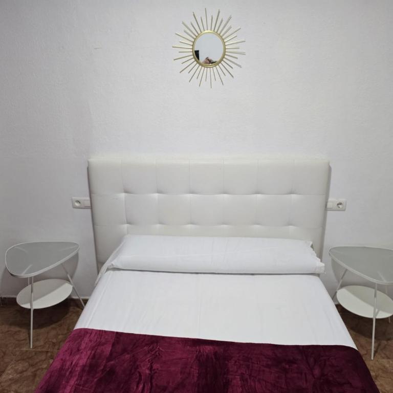 ROOMS Los MONTES - Double Room with Shared Bathroom - 6