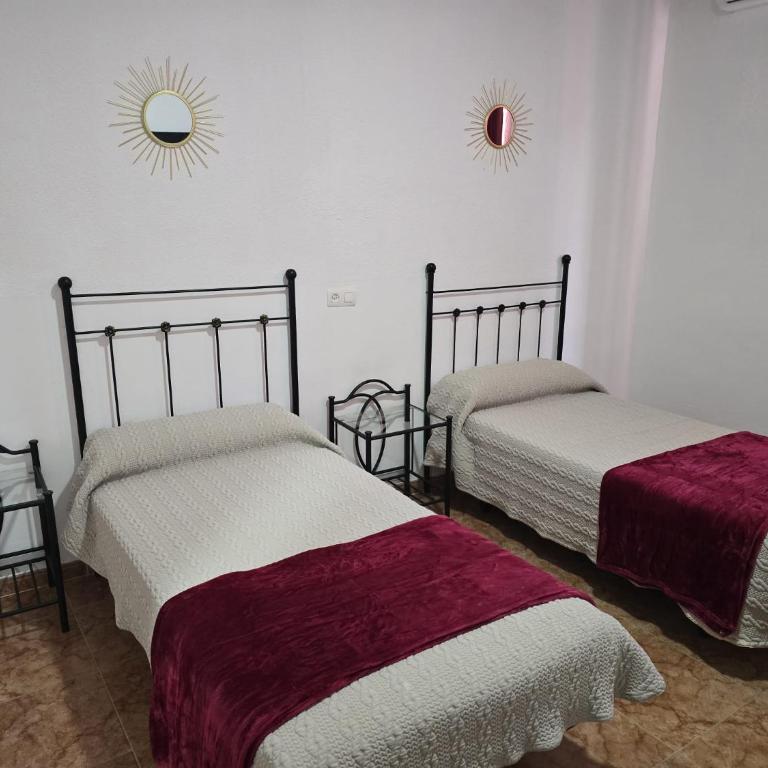 ROOMS Los MONTES - Double Room with Shared Bathroom - 8
