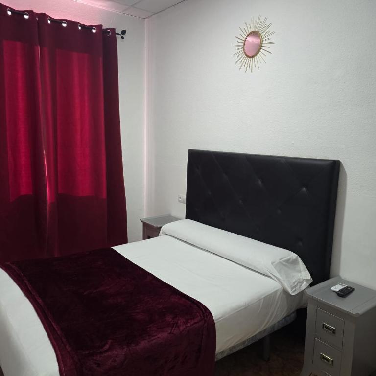 ROOMS Los MONTES - Double Room with Shared Bathroom - 11