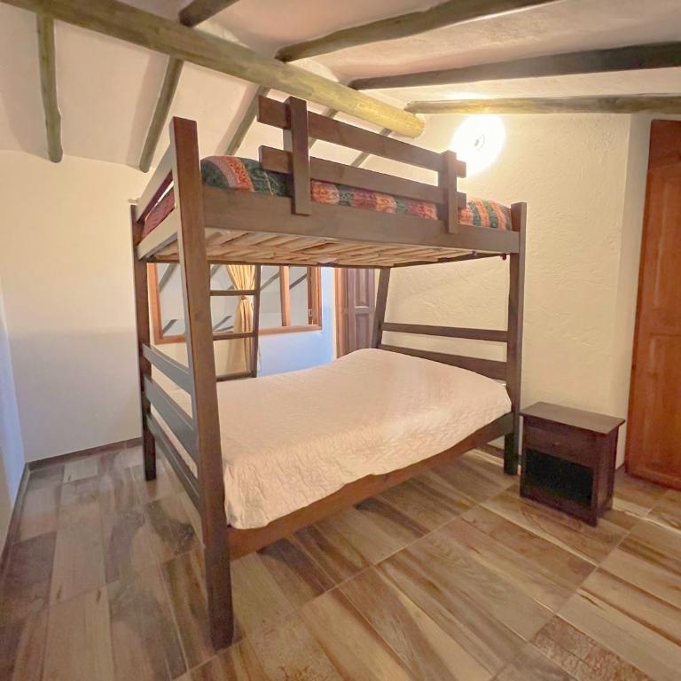 Apto a 4 cuadras del centro Histórico - Three-Bedroom Apartment - 2