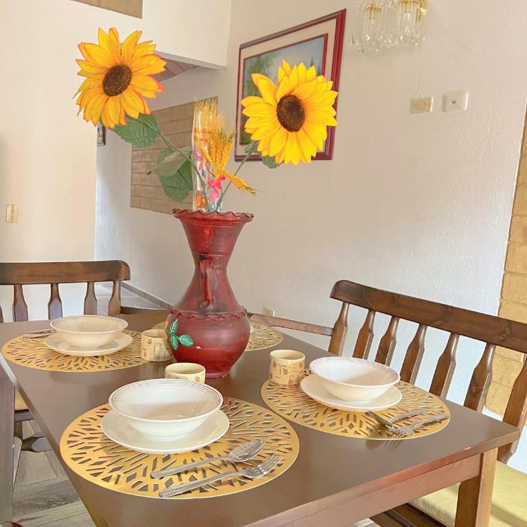 Apto a 4 cuadras del centro Histórico - Three-Bedroom Apartment - 15