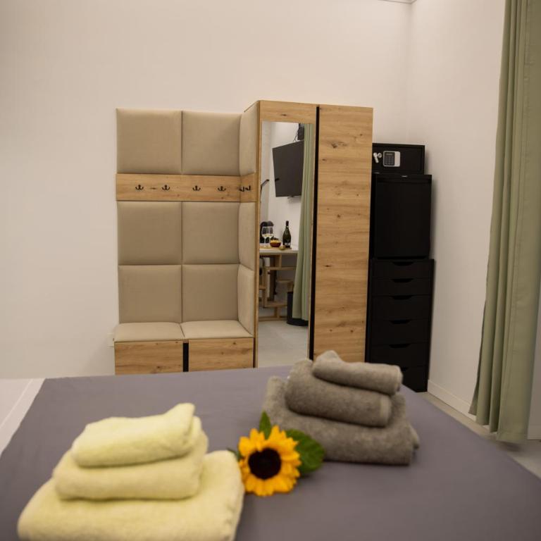 Sora Maria Rooms in Rome - King Room with Balcony - 15