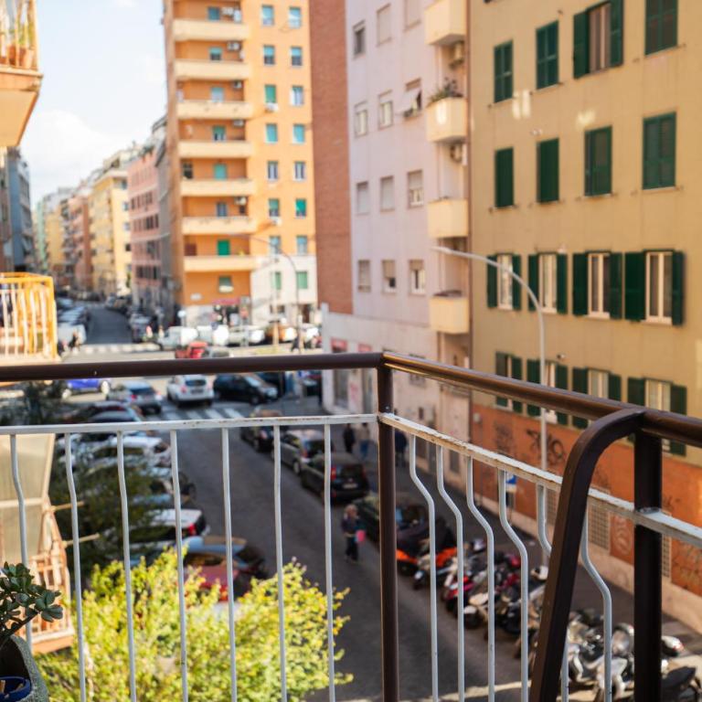 Sora Maria Rooms in Rome - King Room with Balcony - 21