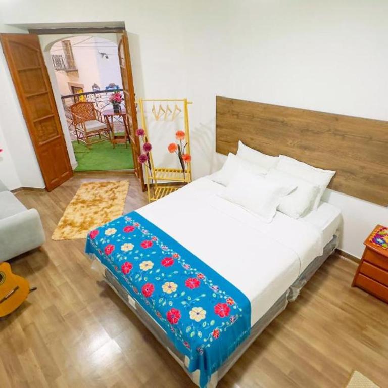 Casona MICA'S HOUSE - Queen Room with Balcony - 1