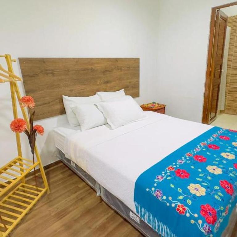 Casona MICA'S HOUSE - Queen Room with Balcony - 4