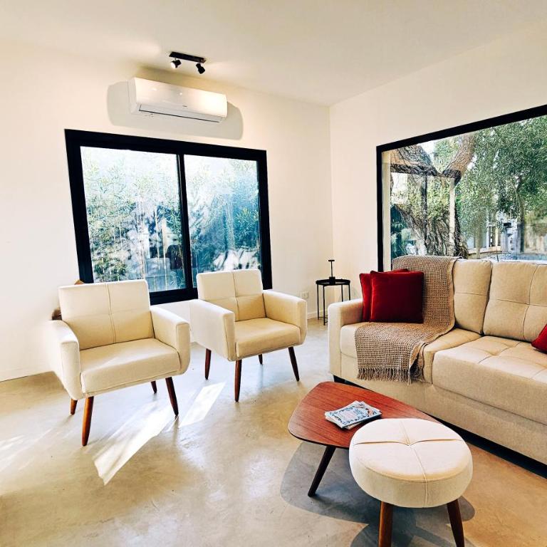 Casa Pueblo San Vicente, piscina, jardín y galería - Three-Bedroom House - 4