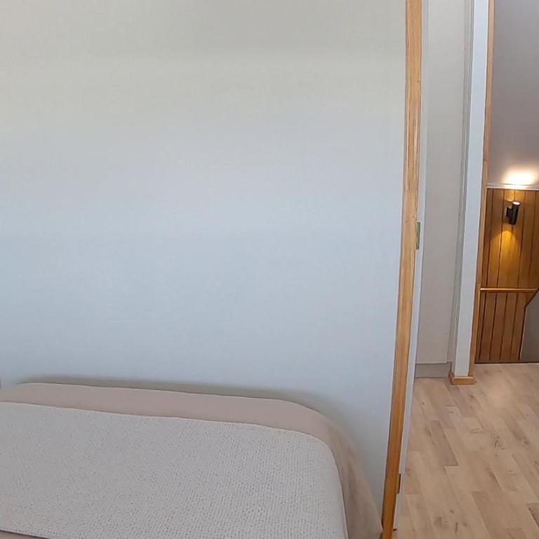 Sweet Frutillar Hostel - Single Room with Shared Bathroom - 4