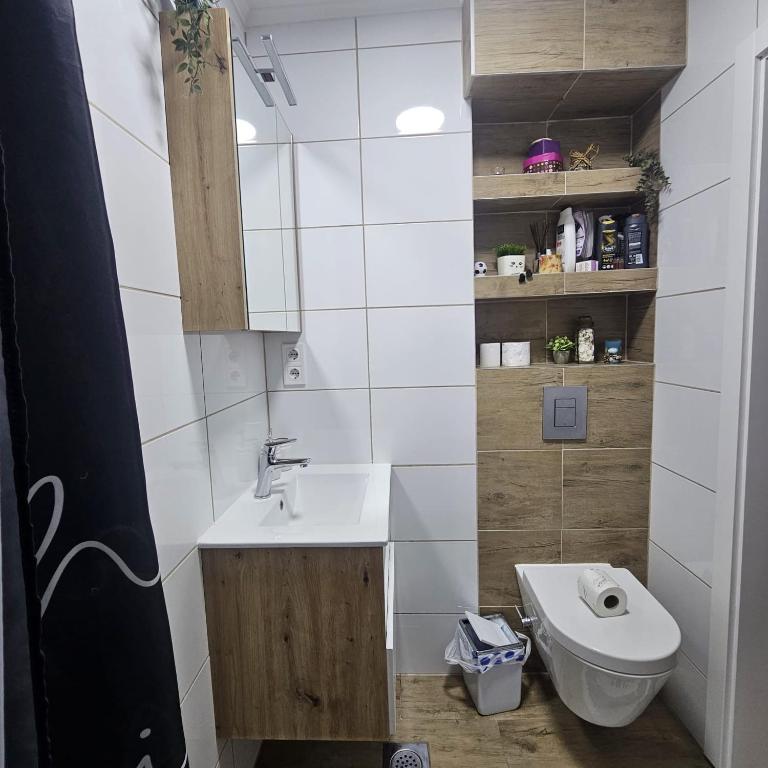 FRIENDLY HOME - One-Bedroom Apartment with Balcony - 17