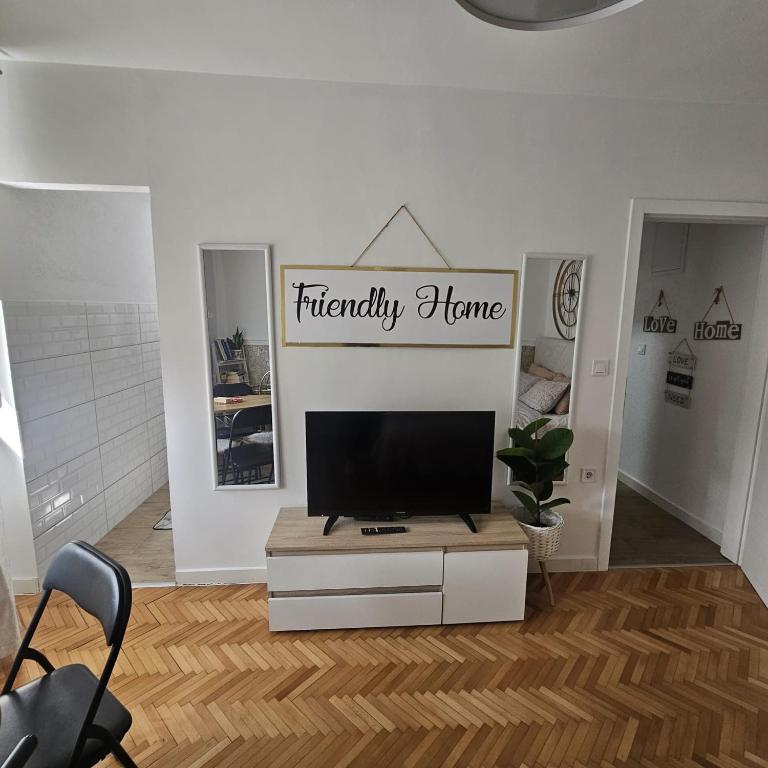 FRIENDLY HOME - One-Bedroom Apartment with Balcony - 14