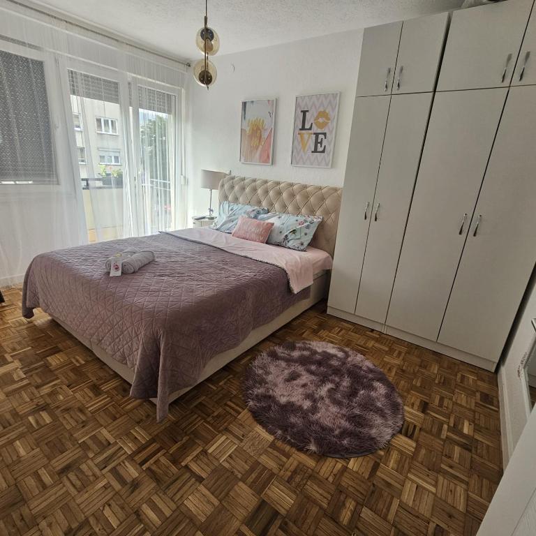 FRIENDLY HOME - One-Bedroom Apartment with Balcony - 18