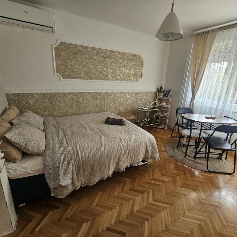 FRIENDLY HOME - One-Bedroom Apartment with Balcony - 19