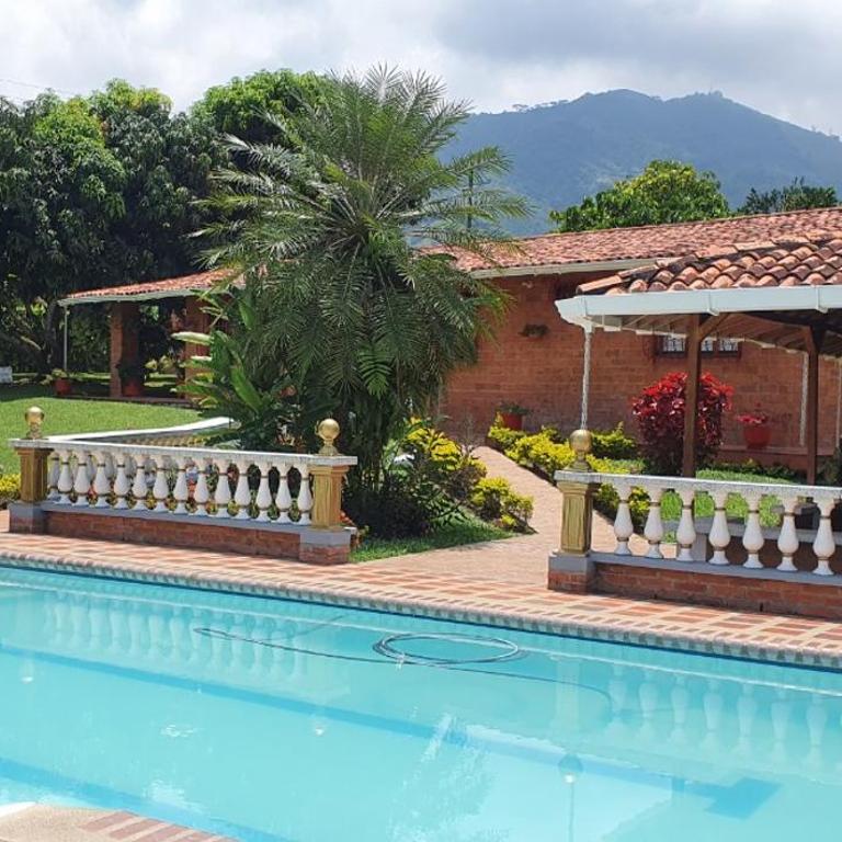 Finca Piscina Playita Kiosco Bar Combia - Estación Pereira - Four-Bedroom House - 1