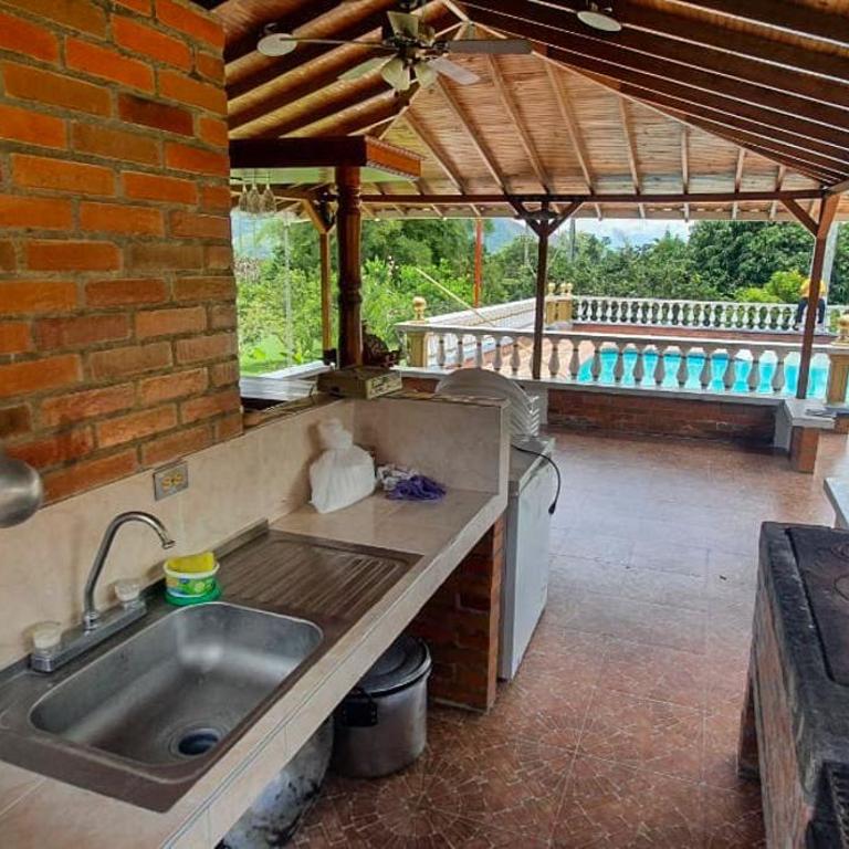 Finca Piscina Playita Kiosco Bar Combia - Estación Pereira - Four-Bedroom House - 6