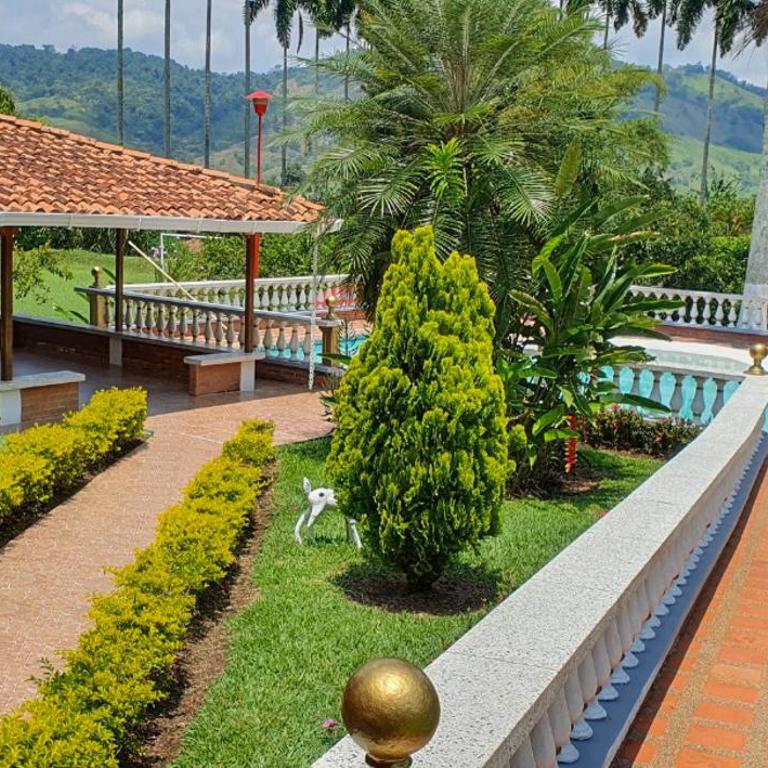 Finca Piscina Playita Kiosco Bar Combia - Estación Pereira - Four-Bedroom House - 15