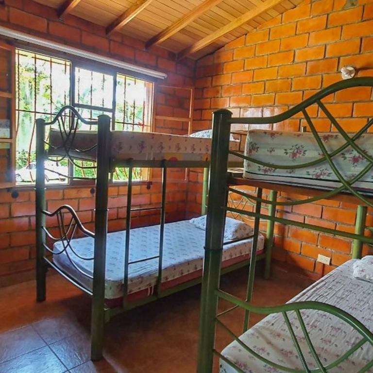 Finca Piscina Playita Kiosco Bar Combia - Estación Pereira - Four-Bedroom House - 16